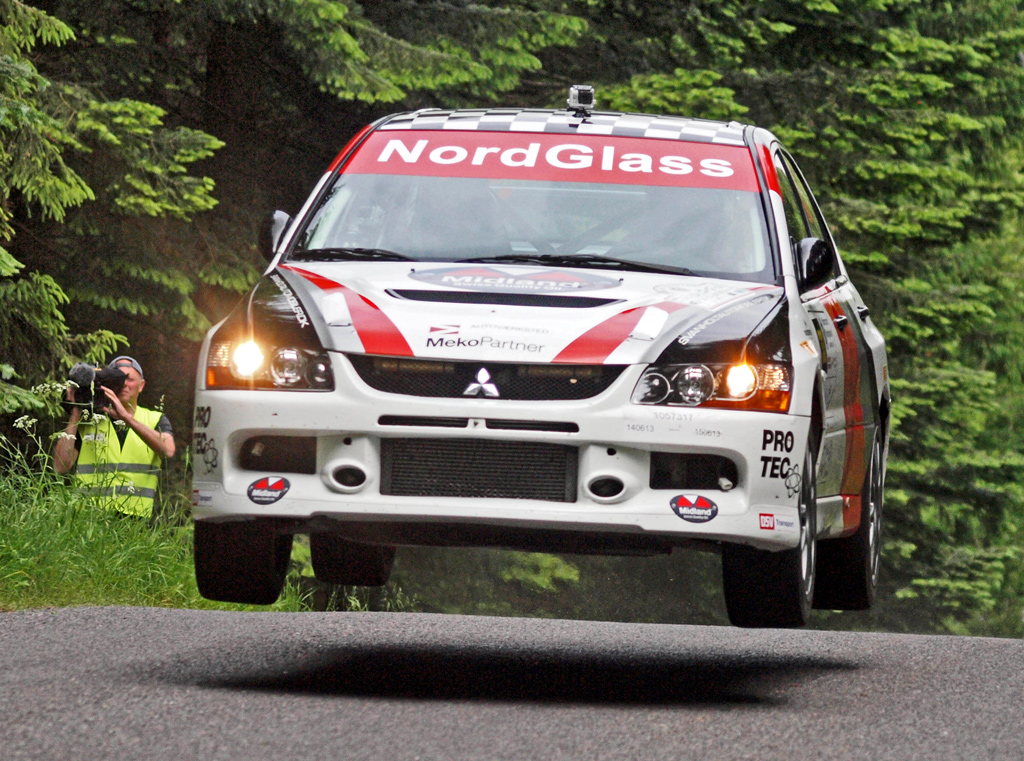 Tim Svanholt og Carina Møller ligger efter tredjepladsen generelt i front for 4WD-rallymesterskabet 2013
(Foto: Åge Kirketerp Jensen)